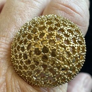NWOT gold tone dome shaped stretch ring